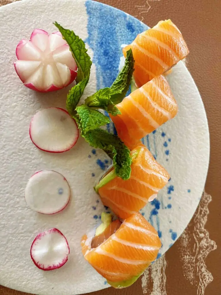 Uramaki 彩虹三文鱼