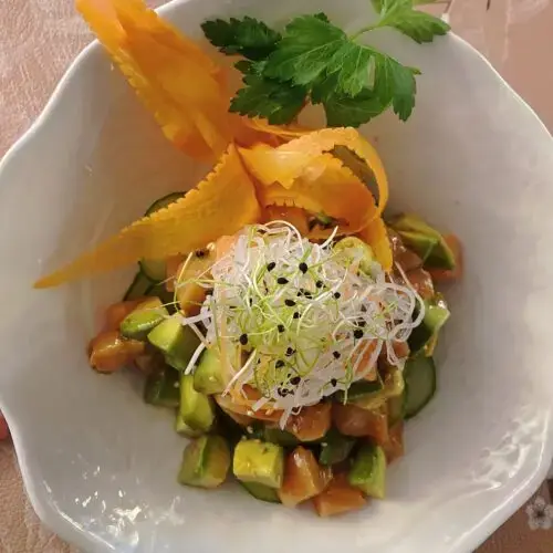 018 Lachs und Avocado Salat