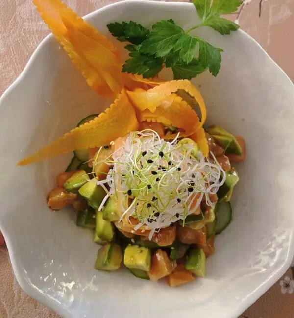 018 Lachs und Avocado Salat