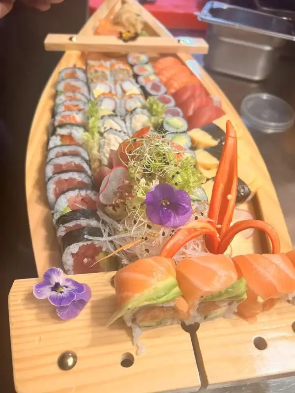 寿司3人套餐 JM4 Menü 4 für 3 Personen