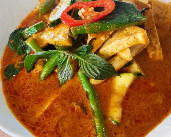 083 Rotes Thai-Curry mit Tofu🌱, 🌶