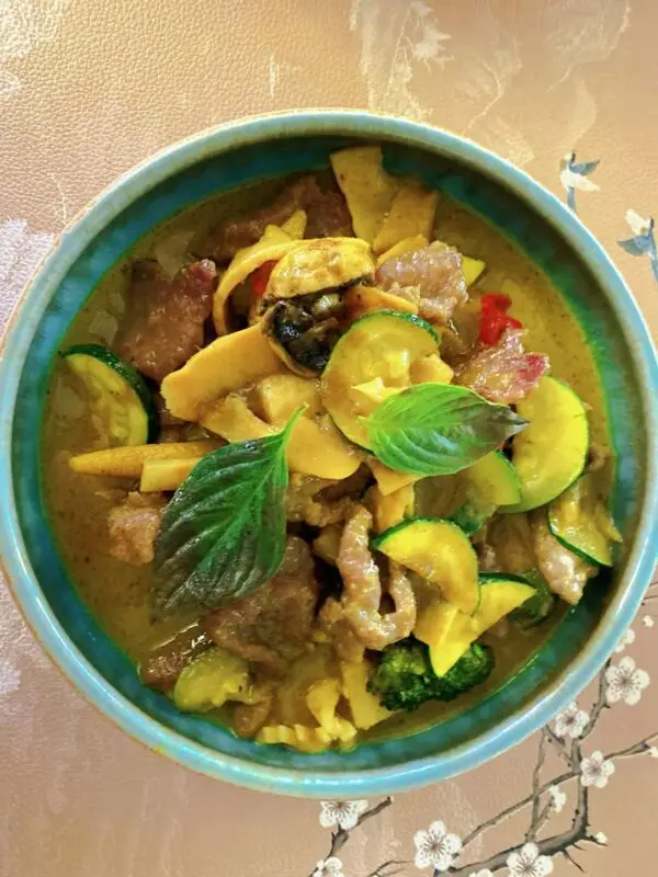 绿咖喱牛肉 044 Grünes Thai-Curry mit Rindfleisch🌶 🌶
