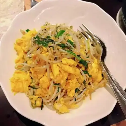 ZC8 Gebratene Eier mit Schnittlauch & Sojasprossen