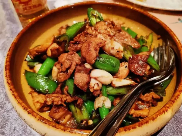 Hunan-Style gebratenes Schweinefleisch